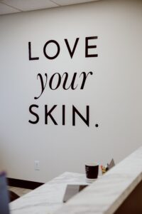 love your skin, free acne clinic